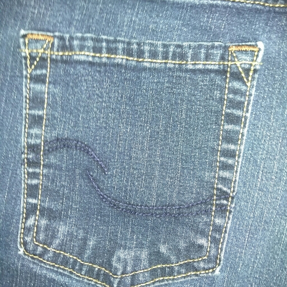 Levi's Signature Misses 5 Short Jeans - Picture 6 of 6